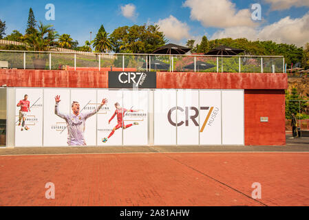 Vorderansicht des CR7-Museums in Funchal, Madeira, das dem portugiesischen Fußballspieler Cristiano Ronaldo gewidmet ist Stockfoto