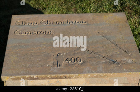 Gedenkstein markiert die Position der Clan Cameron clansmen während der Schlacht von Culloden im April 1746. Culloden Moor, Inverness. Stockfoto