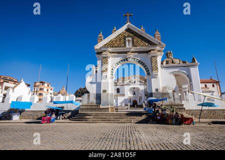 Haupteingang der Basilika Unserer Lieben Frau von Copacabana, Bolivien Stockfoto