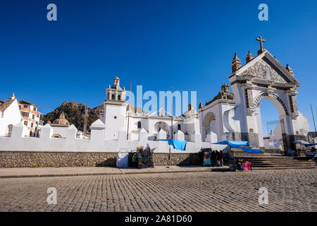 Haupteingang der Basilika Unserer Lieben Frau von Copacabana, Bolivien Stockfoto