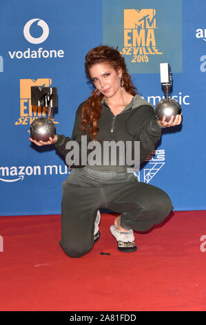 Sevilla, Spanien. 03 Nov, 2019. Halsey an den MTV EMAs 2019 an fibes Konferenz- und Ausstellungszentrum am 3. November 2019 in Sevilla, Spanien. Credit: Geisler-Fotopress GmbH/Alamy leben Nachrichten Stockfoto