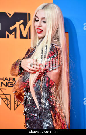 Sevilla, Spanien. 03 Nov, 2019. Ava Max an den MTV EMAs 2019 an fibes Konferenz- und Ausstellungszentrum am 3. November 2019 in Sevilla, Spanien. Credit: Geisler-Fotopress GmbH/Alamy leben Nachrichten Stockfoto