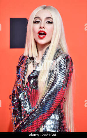 Sevilla, Spanien. 03 Nov, 2019. Ava Max an den MTV EMAs 2019 an fibes Konferenz- und Ausstellungszentrum am 3. November 2019 in Sevilla, Spanien. Credit: Geisler-Fotopress GmbH/Alamy leben Nachrichten Stockfoto