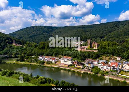 Luftaufnahme der Burg Schadeck Vierburgeneck, Vorderburg, Hinterburg Mittelburg, in der Nähe von Neckarsteinach, Baden-Württemberg, Deutschland Stockfoto