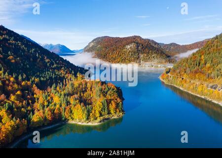 Sylvenstein See, Sylvenstein Stausee, in der Nähe von Lenggries, Isarwinkel, Luftaufnahme, Oberbayern, Bayern, Deutschland Stockfoto