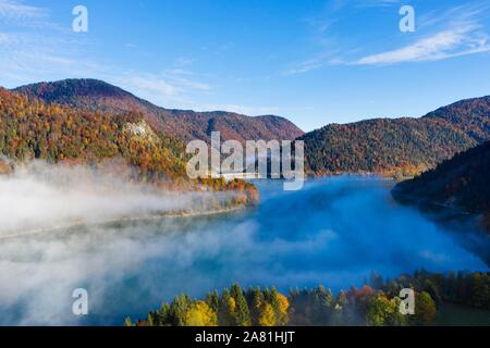 Sylvenstein See mit dam, Sylvenstein Stausee, in der Nähe von Lenggries, Isarwinkel, Luftaufnahme, Oberbayern, Bayern, Deutschland Stockfoto