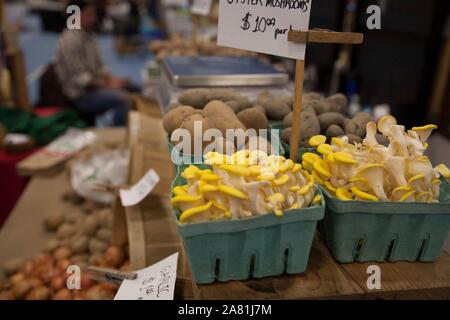 Essen auf einem Bauernmarkt in Neu-England. Stockfoto