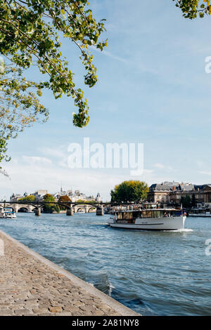 Blick über den Fluss Seine, Paris Stockfoto