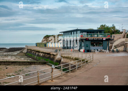 West Bay Cafe, Westgate Bay, Westgate On Sea, Thanet, Kent, England außerhalb der Saison, Herbst Stockfoto