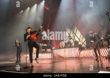 Mailand Italien. 04. November 2019. American Folk/Rock Band DIE LUMINEERS führt live auf der Bühne im Alcatraz während der 'UK and European Tour 2019". Stockfoto