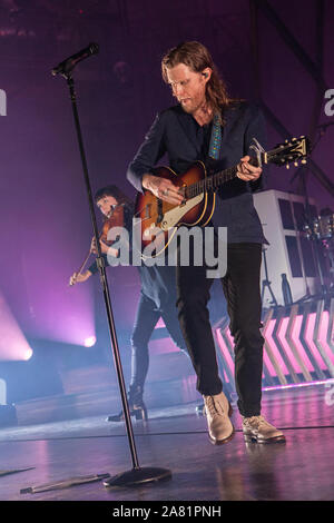 Mailand Italien. 04. November 2019. American Folk/Rock Band DIE LUMINEERS führt live auf der Bühne im Alcatraz während der 'UK and European Tour 2019". Stockfoto