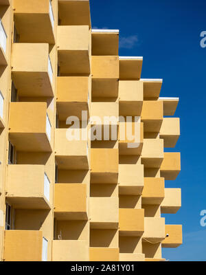 60er Jahre Architektur mit geometrischen abstrakten Muster formen Vom Balkon eines Hotels auf der Atlantic Avenue Daytona Beach Florida USA Stockfoto