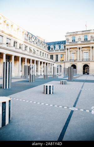 Sonnenuntergang in der Cour d honneur Palais Royal, Paris Stockfoto