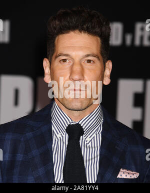 HOLLYWOOD, CA, November 04: Jon Bernthal besucht die Premiere von FOX'S "Ford V Ferrari' an TCL Chinese Theatre am November 04, 2019 in Hollywood, Kalifornien. Stockfoto