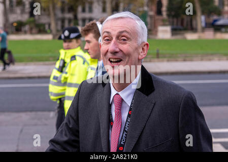 Der Sprecher des Parlaments, Sir Lindsay Harvey Hoyle, kommt an Das Unterhaus für seinen ersten Tag der Debatten Vor der Auflösung des Parlaments für 2019 GE Stockfoto