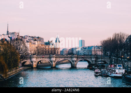 Blick auf die Ile de la Cité von Pont des Arts im Winter, Paris, Frankreich Stockfoto