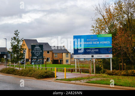 Eine große Zahl von Häusern in Milton Keynes Gehäuse Fläche gebaut. Die Stadt ist eine der am schnellsten wachsenden städtischen Gebieten im Vereinigten Königreich Stockfoto