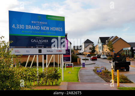 Eine große Zahl von Häusern in Milton Keynes Gehäuse Fläche gebaut. Die Stadt ist eine der am schnellsten wachsenden städtischen Gebieten im Vereinigten Königreich Stockfoto