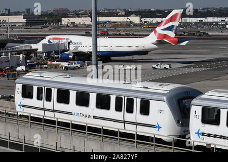 Der AIRTRAIN zwischen Terminal am NEW YORKER JFK International Airport. Stockfoto