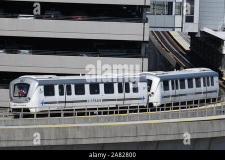 Der AIRTRAIN zwischen Terminal am NEW YORKER JFK International Airport. Stockfoto