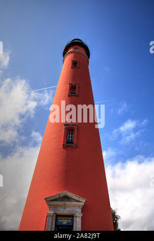 Fouras, Florida, USA - November 2, 2019: Ponce de Leon Inlet Leuchtturm und Museum in Fouras in der Nähe von New Smyrna Beach, Florida. Redaktionelle Verwendung. Stockfoto