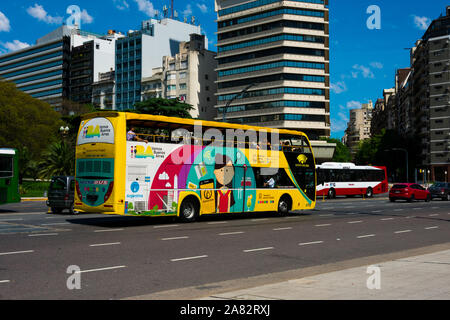 Buenos Aires, Argentinien. Oktober 26, 2019. Buenos Aires Bus, eine Hop on-Hop off-touristischen Transport Stockfoto