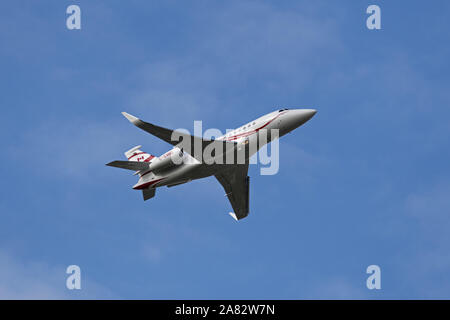 Richmond, British Columbia, Kanada. 3. Okt, 2019. Eine Dassault Falcon 2000 (C-GSBC) Corporate Jet, der Bank of Nova Scotia, Airborne nach dem Take-off. Credit: bayne Stanley/ZUMA Draht/Alamy leben Nachrichten Stockfoto