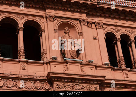 Das rosafarbene Haus (Casa Rosada), auch bekannt als das Government House (Casa de Regierung) ist die Executive Mansion und Büro des Präsidenten von Argentinien. Buen Stockfoto