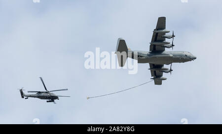 Die United States Air Force C-130 Hercules führt an die 2018 Arctic Thunder Airshow. Stockfoto