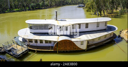 Echuca, Australien - Oktober 3, 2019: Alte großen Raddampfer in der Nähe von Echuca Discovery Center günstig Stockfoto