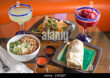 Mexikanisches Essen und Margaritas zu Hause Stockfoto