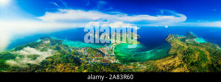 Antenne panorama Natur Landschaft von tropischen Inseln Phi Phi Don und Phi Phi Leh im Meer. Crabi, Thailand Stockfoto