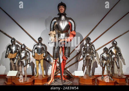 Armor Sammlung innerhalb der Renaissance Schloss Ambras, Innsbruck, Österreich Stockfoto