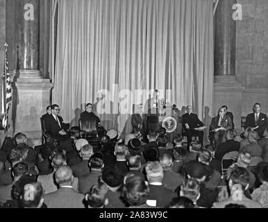 Foto: Präsident Harry S Truman liefern die wichtigsten Adresse an der Enthüllungsfeier 12 13 1952 Stockfoto