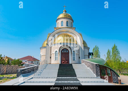 Nur-Sultan Astana Saint Joseph ukrainische griechisch-katholische Kirche frontale Ansicht auf einem sonnigen blauen Himmel Tag Stockfoto