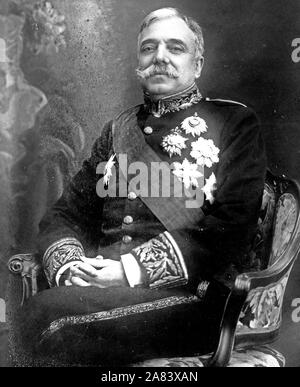 Campos Henriques, Minister für Justiz, Portugal, Sitz, in Uniform Stockfoto