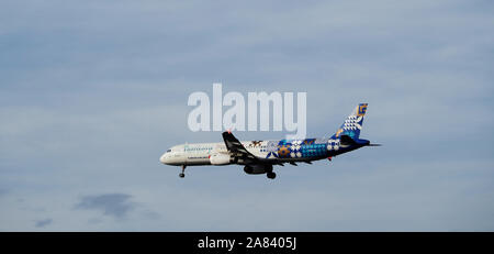 Kiew, Ukraine, 6. November 2019, illustrative Editorial. Turkish Airlines Aerobus A320 Flugzeug in den blauen Himmel Stockfoto