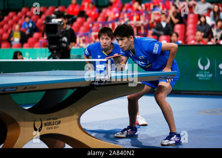 Tokyo Metropolitan Gymnasium, Tokio, Japan. 6 Nov, 2019. Maharu Yoshimura & Koki Niwa (JPN), 6. NOVEMBER 2019 - Tischtennis: 2019 ITTF Team World Cup Men Team zwischen Japan 1-3 England an der Tokyo Metropolitan Gymnasium, Tokio, Japan. Credit: Naoki Morita/LBA SPORT/Alamy leben Nachrichten Stockfoto