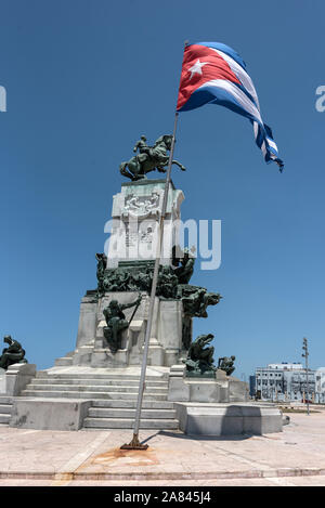 Ein Reiterdenkmal von General Antonio Maceo (Monumento al General Antonio Maceo) neben dem Malecon (El Malecon) an der Küste in Havanna, Kuba. Stockfoto