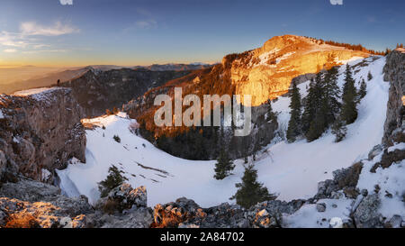 Slowakei Berge im Winter, Peak Tlsta bei Sonnenuntergang, Fatra Stockfoto