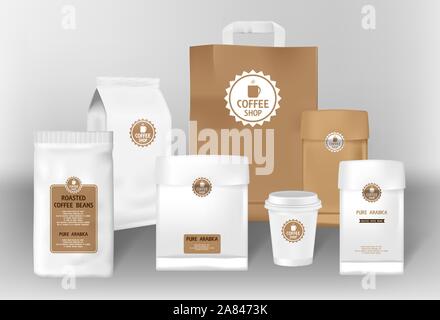 Festlegen von realistischen Kaffee Papier package design Mockup für die Marke ein. Café und Restaurant Handwerk Zip-Paket. Warme Getränke Tasse isoliert Vektor Stock Vektor