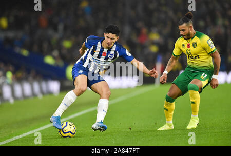 Steven Alzate aus Brighton auf dem Ball während des Premier League-Spiels zwischen Brighton und Hove Albion und Norwich City im American Express Community Stadium , Brighton , 02. November 2019 Foto Simon Dack / Teleobjektive nur redaktionelle Verwendung. Kein Merchandising. Für Fußball Bilder FA und Premier League gelten Einschränkungen inc. Keine Internet-/Mobilnutzung ohne FAPL Lizenz - für Details kontaktieren Sie Football Dataco : Stockfoto