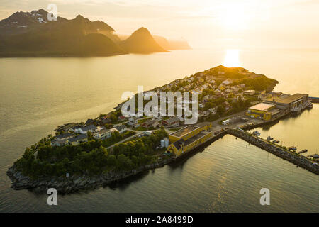 Die kleine Insel Husøy in Senja, Norwegen Stockfoto