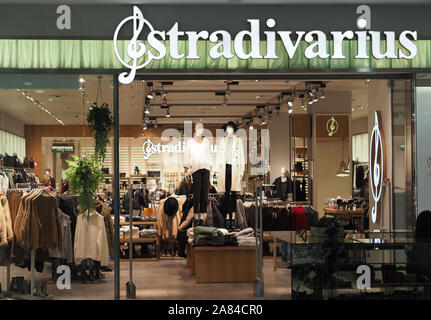 Cherkasy, Ukraine, 6. November 2019, illustrative Editorial. Stradivarius bei Lubava Mall Stockfoto