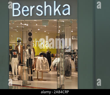 Cherkasy, Ukraine, 6. November 2019, illustrative Editorial. Bershka Store unter Lubava Mall Stockfoto