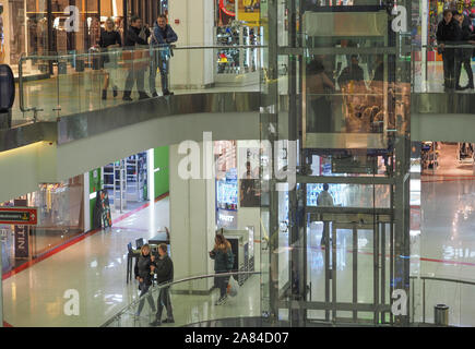 Cherkasy, Ukraine, 6. November 2019, illustrative Editorial. Innenraum der Lubava Mall Stockfoto