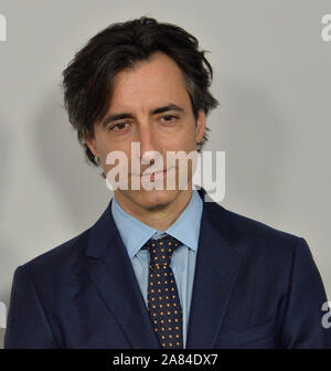 Los Angeles, USA. 05 Nov, 2019. Regisseur Noah Baumbach besucht die Premiere des Motion Picture romantische Komödie "Ehe Story' bei der DGA-Theater in Los Angeles am Dienstag, 5. November 2019. Handlung: Der Film Academy Award nominierten Filmemacher Noah Baumbach ist prägnant und mitfühlenden Blick auf eine Ehe und eine Familie zusammen. Foto von Jim Ruymen/UPI Quelle: UPI/Alamy leben Nachrichten Stockfoto