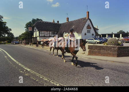 Red Lion Pub, Avebury, Marlborough, Wiltshire, England, UK. Ca. 1990 Stockfoto