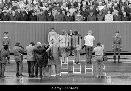 Deutschland, Berlin, Oktober 1989 - Parade der NVA im Osten von Berlin, 1989. Parade der Nationalen Volksarmee (NVA) zum 40. Jubiläum Stockfoto