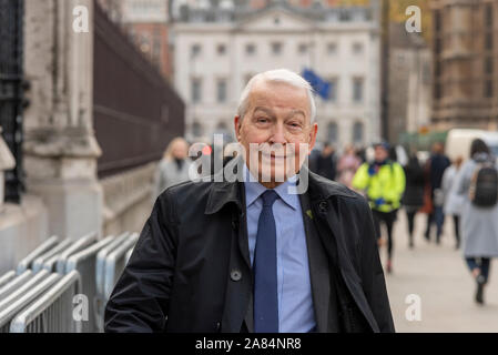 Frank Feld MP bei der Ankunft im House of Commons für Ihren letzten Tag der Debatten vor dem Parlament ist in Vorbereitung der allgemeinen Wahlen aufgelöst Stockfoto